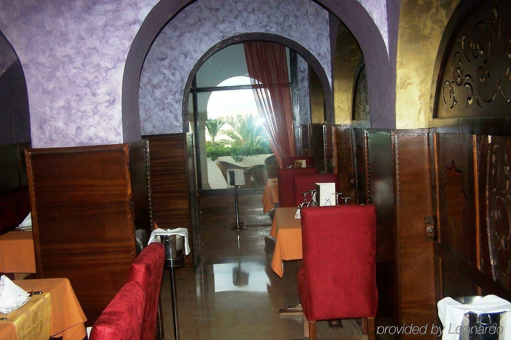 Golden Carthage Residences Гамарт Ресторант снимка